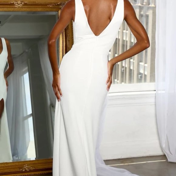 Moda Glam Boutique: Celine Crepe Deep V-Neck Gown - Picture 2 of 5